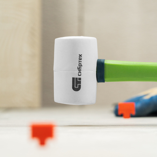 Киянка резиновая, 225 г, белая резина, фибергласовая рукоятка Сибртех купить в Москве с доставкой по всей России | ProtosMarket.ru