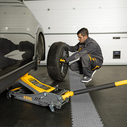 Домкрат гидравлический подкатной, 3,8 т, 110-580 мм, быстрый подъем, низкий подхват, проф. Denzel по ценам производителя в Санкт-Петербурге с доставкой по всей России