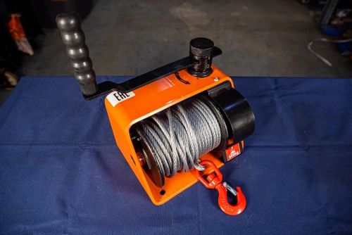 Лебедка ручная червячная с тросом  500кг 25м TOR VS по ценам производителя в Санкт-Петербурге с доставкой по всей России
