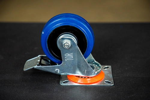 Колесо поворотное резина SRCLb 42 100 мм с тормозом (N) по ценам производителя в Санкт-Петербурге с доставкой по всей России