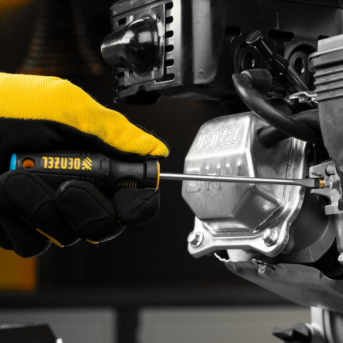 Отвертка, SL4х100 мм, S2, 3к рукоятка Denzel по ценам производителя в Санкт-Петербурге с доставкой по всей России