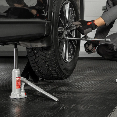 Домкрат гидравлический бутылочный, 2 т, высота подъема 181-345 мм, в пластиковый кейсе Matrix по ценам производителя в Санкт-Петербурге с доставкой по всей России