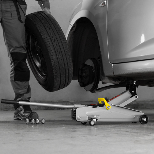 Домкрат гидравлический подкатной, 2 т, высота подъема 135-385 мм, в пластиковый кейсе Matrix по ценам производителя в Санкт-Петербурге с доставкой по всей России