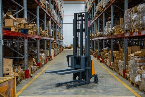 Штабелер гидравлический с электроподъемом 1,5 т 3,0 м XILIN CDD15B-E с раздвижными вилами по ценам производителя в Санкт-Петербурге с доставкой по всей России