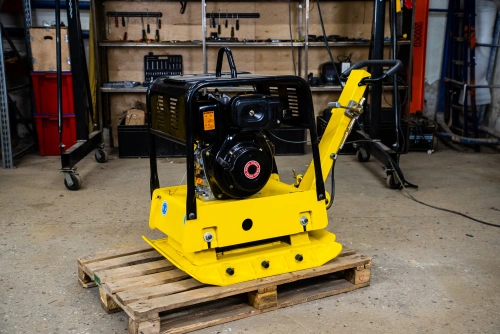 Виброплита реверсивная 235 кг, 30кН дизельная TOR C-330 по ценам производителя в Санкт-Петербурге с доставкой по всей России