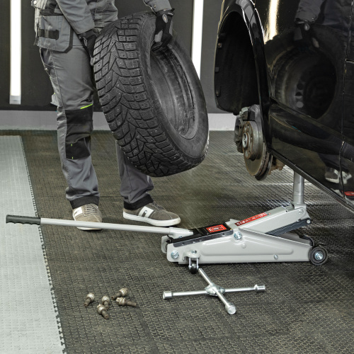 Домкрат гидравлический подкатной, 3 т, высота подъема 150-530 мм Matrix по ценам производителя в Санкт-Петербурге с доставкой по всей России