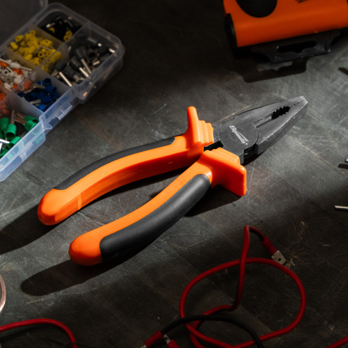 Плоскогубцы комбинированные Comfort, 180 мм, шлифованные, двухкомпонентные рукоятки Sparta купить в Москве с доставкой по всей России | ProtosMarket.ru