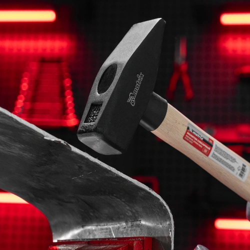 Молоток слесарный, 400 г, квадратный боек, деревянная рукоятка Matrix по ценам производителя в Санкт-Петербурге с доставкой по всей России