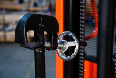 Штабелер-бочкокантователь гидравлический 0,35 т 2,5 м TOR CDT с электроподъемом по ценам производителя в Санкт-Петербурге с доставкой по всей России