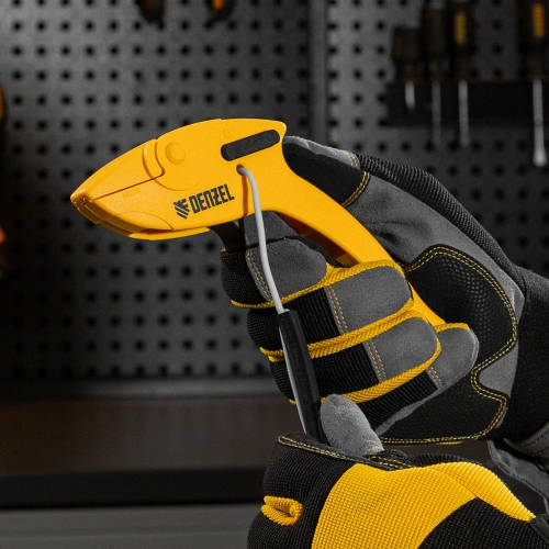 Щипцы для зачистки электропроводов, сечением 0,2-6 мм2, функция обрезания проводов Denzel купить в Москве с доставкой по всей России | ProtosMarket.ru