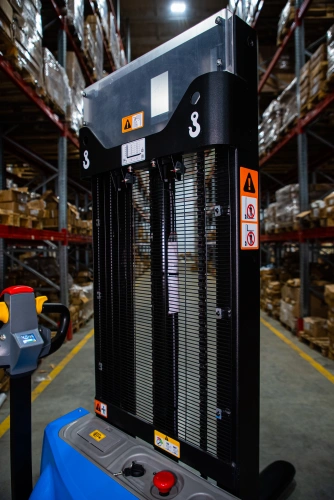 Штабелер самоходный 1,5 т 3,0 м TOR WS15H-3000SC PRO Li-ion 24/60 В/Ач контр. скорости подъема по ценам производителя в Санкт-Петербурге с доставкой по всей России