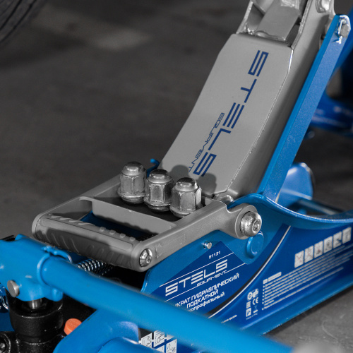 Домкрат гидравлический подкатной, поворотная рукоятка, 2 т, Low Profile, 100-350 мм Stels по ценам производителя в Санкт-Петербурге с доставкой по всей России