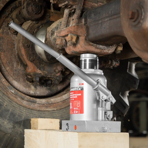 Домкрат гидравлический бутылочный, 30 т, высота подъема 260-415 мм Matrix по ценам производителя в Санкт-Петербурге с доставкой по всей России