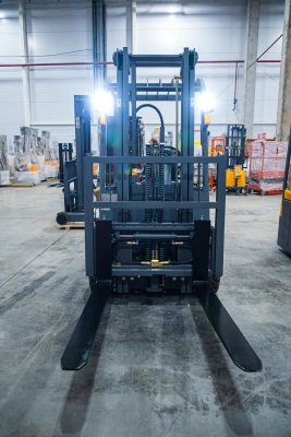 Погрузчик электрический трехопорный TOR 2,0 т 3,0 м CPD20SA-20 сайдшифт по ценам производителя в Санкт-Петербурге с доставкой по всей России