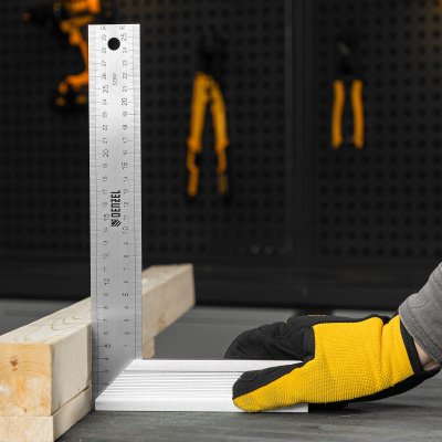 Угольник стальной 300 мм, нержавеющая сталь, градуировка, алюминиевое основание Denzel по ценам производителя в Санкт-Петербурге с доставкой по всей России