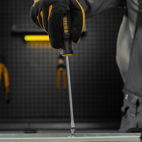 Отвертка SL6x150 мм, CrV, трехкомпонентная рукоятка Denzel по ценам производителя в Санкт-Петербурге с доставкой по всей России