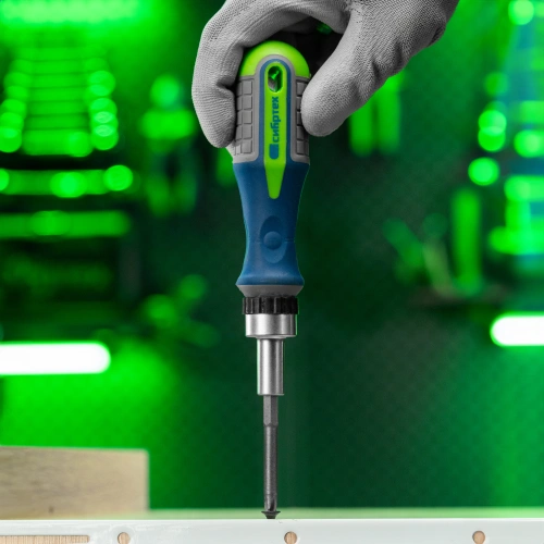 Отвертка реверсивная с набором бит и торцевых головок, 25 шт, CrV, чехол Сибртех купить в Москве с доставкой по всей России | ProtosMarket.ru