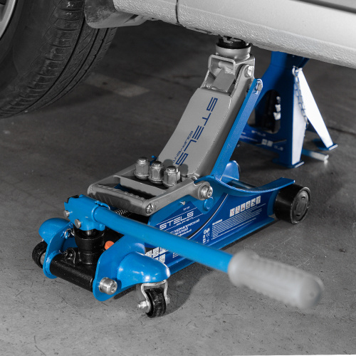 Домкрат гидравлический подкатной, поворотная рукоятка, 2 т, Low Profile, 100-350 мм Stels по ценам производителя в Санкт-Петербурге с доставкой по всей России