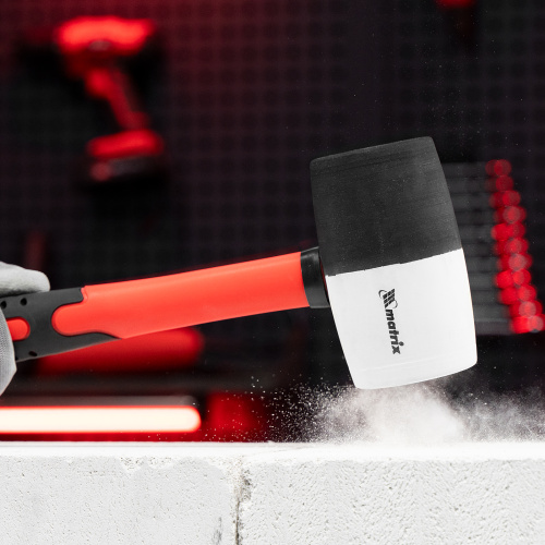 Киянка резиновая, 680 г, черно-белая резина, фибергласовая рукоятка Matrix по ценам производителя в Санкт-Петербурге с доставкой по всей России