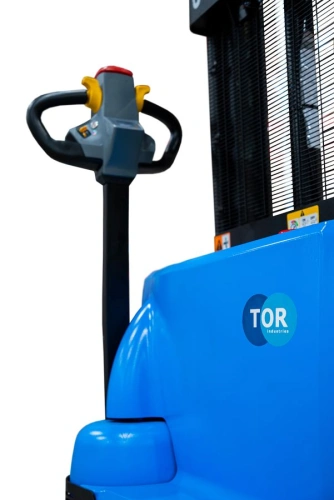 Штабелер самоходный 1,5 т 2,5 м TOR WS15H-2500SC PRO Li-ion 24/60 В/Ач контр. скорости подъема по ценам производителя в Санкт-Петербурге с доставкой по всей России