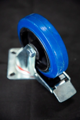 Колесо поворотное резина SRCLb 55 125 мм с тормозом (F) по ценам производителя в Санкт-Петербурге с доставкой по всей России