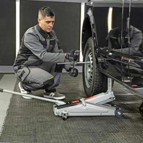 Домкрат гидравлический подкатной, 3 т, высота подъема 150-530 мм Matrix по ценам производителя в Санкт-Петербурге с доставкой по всей России