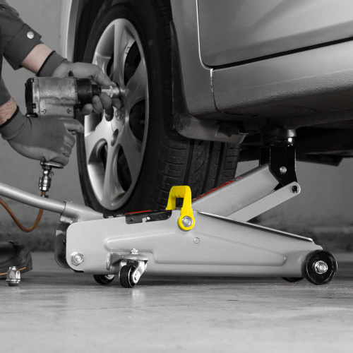 Домкрат гидравлический подкатной, 2 т, высота подъема 135-385 мм, в пластиковый кейсе Matrix по ценам производителя в Санкт-Петербурге с доставкой по всей России