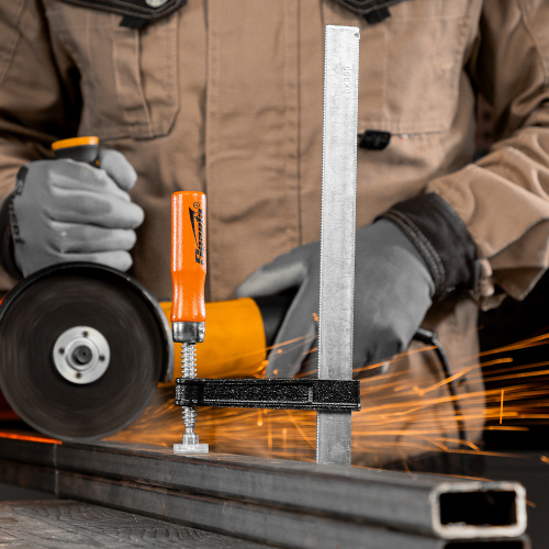 Струбцина F-образная, 300 х 80 мм Sparta купить в Москве с доставкой по всей России | ProtosMarket.ru