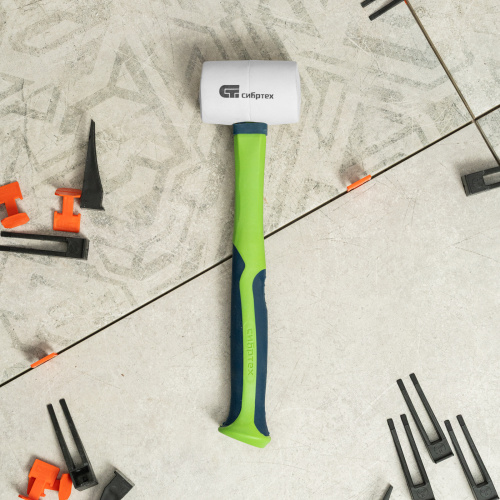 Киянка резиновая, 225 г, белая резина, фибергласовая рукоятка Сибртех купить в Москве с доставкой по всей России | ProtosMarket.ru
