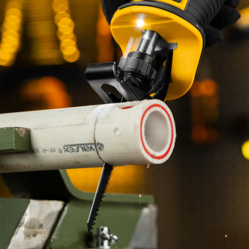 Пила сабельная аккумуляторная RS-180, Li-Ion, 20 В Denzel по ценам производителя в Санкт-Петербурге с доставкой по всей России