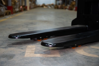 Штабелер самоходный 1,5 т 3,0 м TOR WS15H-3000SC PRO Li-ion 24/60 В/Ач контр. скорости подъема по ценам производителя в Санкт-Петербурге с доставкой по всей России