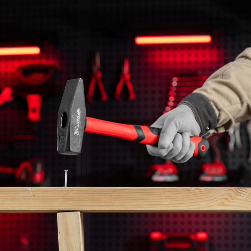 Молоток слесарный, 1000 г, фибергласовая обрезиненная рукоятка Matrix купить в Москве с доставкой по всей России | ProtosMarket.ru