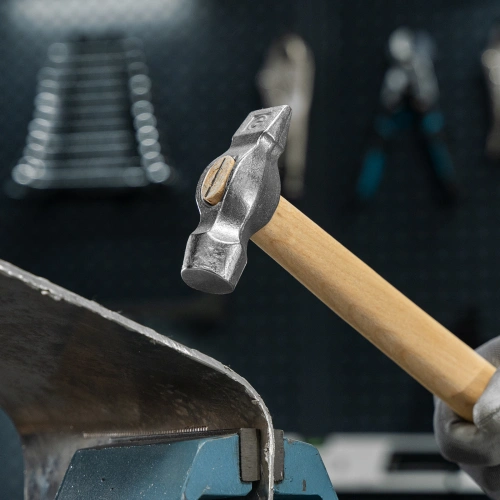 Молоток слесарный, 400 г, круглый боек, деревянная рукоятка по ценам производителя в Санкт-Петербурге с доставкой по всей России