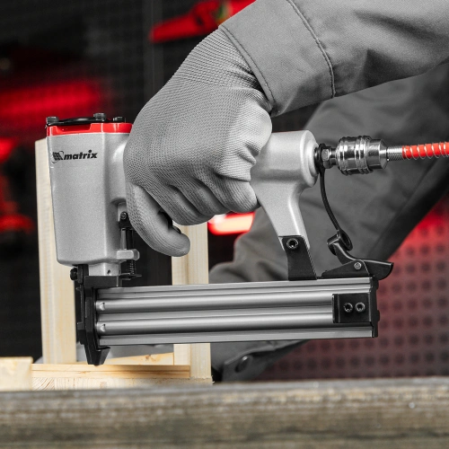 Нейлер пневматический для гвоздей от 10 до 32 мм Matrix купить в Москве с доставкой по всей России | ProtosMarket.ru