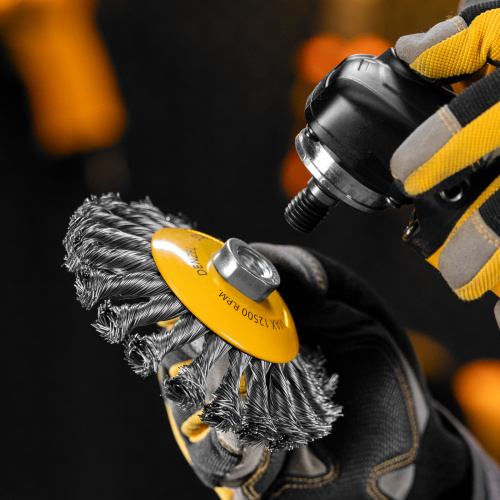 Щетка для УШМ, 125 мм, "Тарелка", крученая нержавеющая проволока 0.5 мм, М14 Denzel по ценам производителя в Санкт-Петербурге с доставкой по всей России