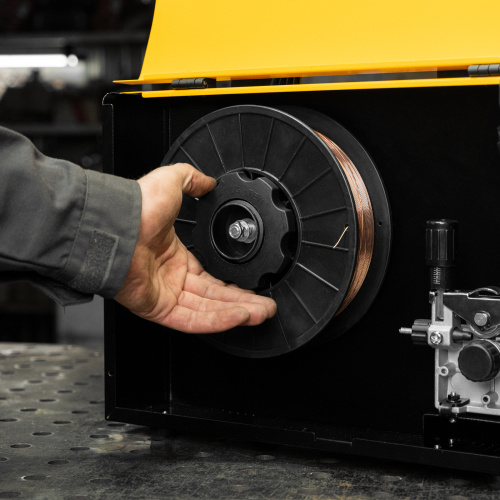 Аппарат инвертор. полуавтомат. cварки IMIG-185SDR, 180 А, ПВ 60%, катушка 5 кг Denzel по ценам производителя в Санкт-Петербурге с доставкой по всей России