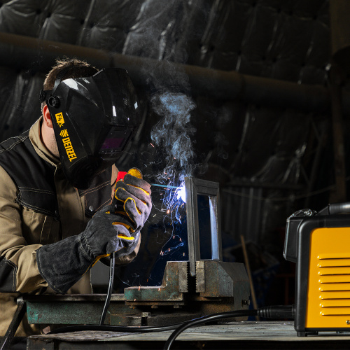 Аппарат инвертор. дуговой сварки SDM-220 Top, 220 А, ПВ 60% кейс Denzel по ценам производителя в Санкт-Петербурге с доставкой по всей России