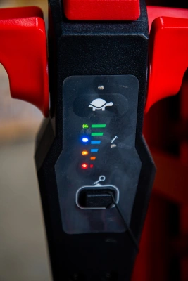 Штабелер самоподъемный 0,5 т 1,5 м TOR CDD05B самоходный по ценам производителя в Санкт-Петербурге с доставкой по всей России