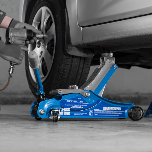 Домкрат гидравлический подкатной, поворотная рукоятка, 2 т, Low Profile, 100-350 мм Stels по ценам производителя в Санкт-Петербурге с доставкой по всей России