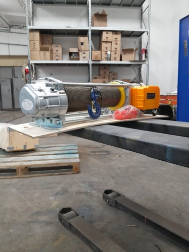 Лебедка электрическая 1250кг 100м с канатом 220В алюминиевый корпус TOR KCD(А) по ценам производителя в Санкт-Петербурге с доставкой по всей России