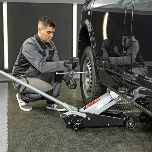 Домкрат гидравлический подкатной, 3.5 т, высота подъема 145-490 мм, с педалью Matrix по ценам производителя в Санкт-Петербурге с доставкой по всей России