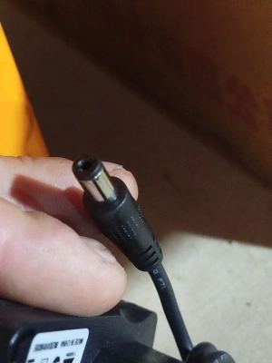 Зарядное устройство HB-090100 для тележек CW 9V/1A (Charger) горизонтальное по ценам производителя в Санкт-Петербурге с доставкой по всей России