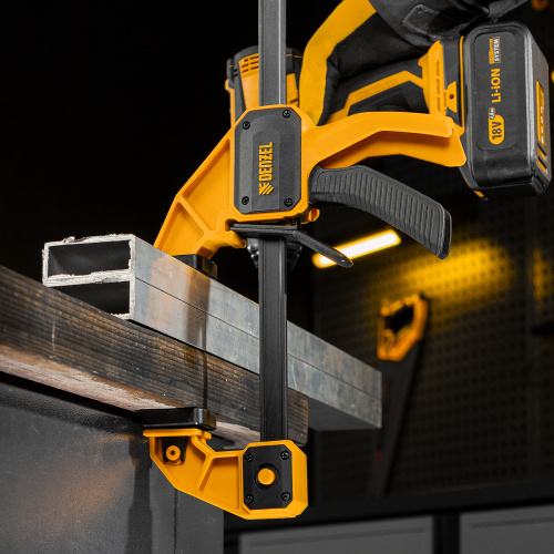 Струбцина F-образная, быстрозажимная, 600 х 80 мм, усиленный нейлоновый корпус Denzel купить в Москве с доставкой по всей России | ProtosMarket.ru