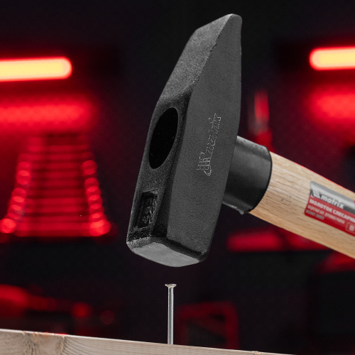 Молоток слесарный, 800 г, квадратный боек, деревянная рукоятка Matrix купить в Москве с доставкой по всей России | ProtosMarket.ru