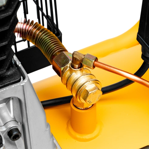 Компрессор воздушный BCI2300/100, ременный привод, 2.3 кВт, 100 литров, 400 л/мин Denzel по ценам производителя в Санкт-Петербурге с доставкой по всей России