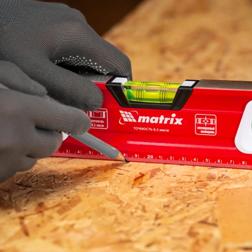 Уровень алюминиевый, магнит, фрезерованный, 3 глазка (1 зеркальный) 400 мм Matrix купить в Москве с доставкой по всей России | ProtosMarket.ru