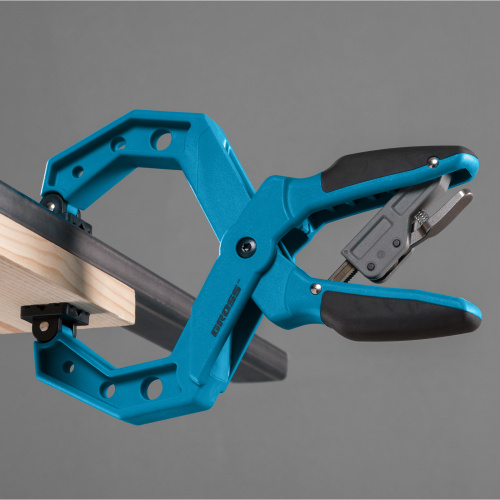 Струбцина клещеобразная 4, пластиковый корпус, храповой механизм жесткой фиксации, 100 мм Gross купить в Москве с доставкой по всей России | ProtosMarket.ru