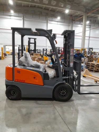 Погрузчик электрический четырехопорный TOR 2,0 т 4,5 м FB20R сайдшифт, своб. ход мачты по ценам производителя в Санкт-Петербурге с доставкой по всей России