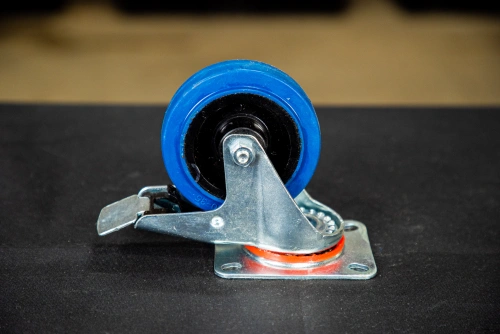 Колесо поворотное резина SRCLb 42 100 мм с тормозом (F) по ценам производителя в Санкт-Петербурге с доставкой по всей России