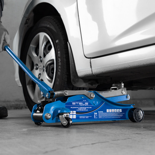 Домкрат гидравлический подкатной, поворотная рукоятка, 2 т, Low Profile, 100-350 мм Stels по ценам производителя в Санкт-Петербурге с доставкой по всей России